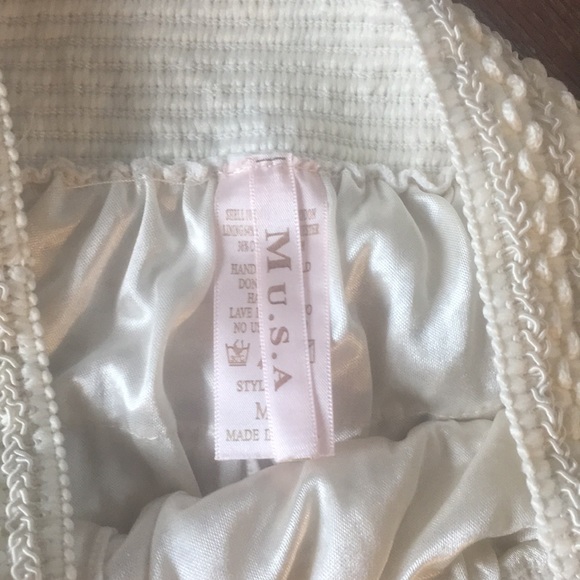 Cream Lace layered shorts - Picture 2 of 4